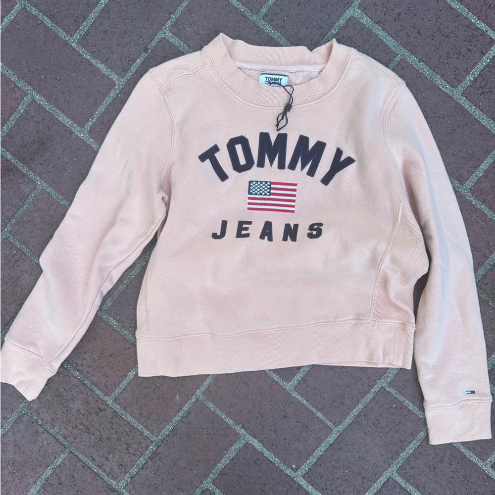 TOMMY HILFIGER crewneck, perfect condition. Fun color and a size S, off white